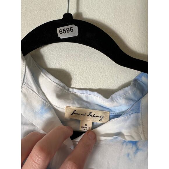Jane and Delancey Blue/White Tie Dye Top. Button up, collar Sz small - Picture 3 of 3